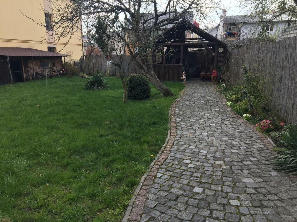 Hostel Villa Roma Lviv Exterior photo
