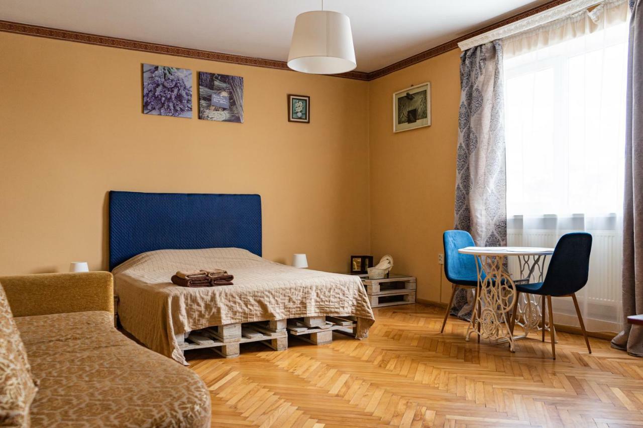 Hostel Villa Roma Lviv Exterior photo