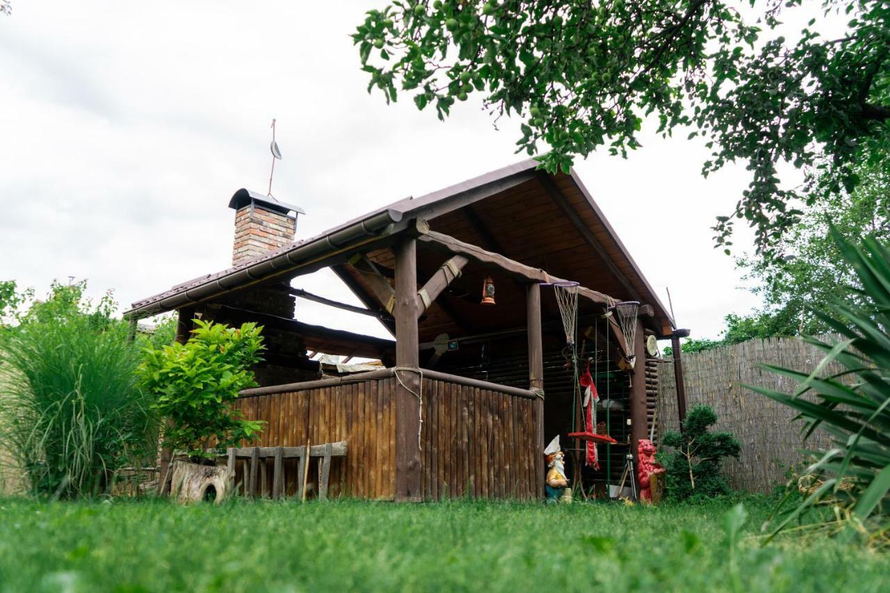 Hostel Villa Roma Lviv Exterior photo